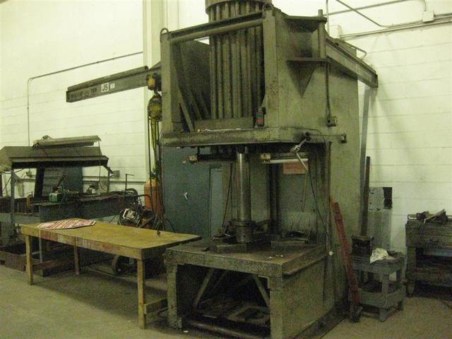 PRE-OWNED C-FRAME 200 TON HYDRAULIC PRESS.