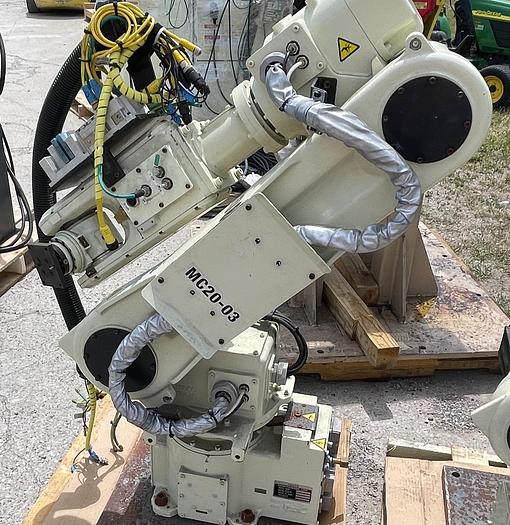 NACHI MC20-03 6 AXIS ROBOT 20 kg X 1733 mm H REACH WITH FD CONTROLLER