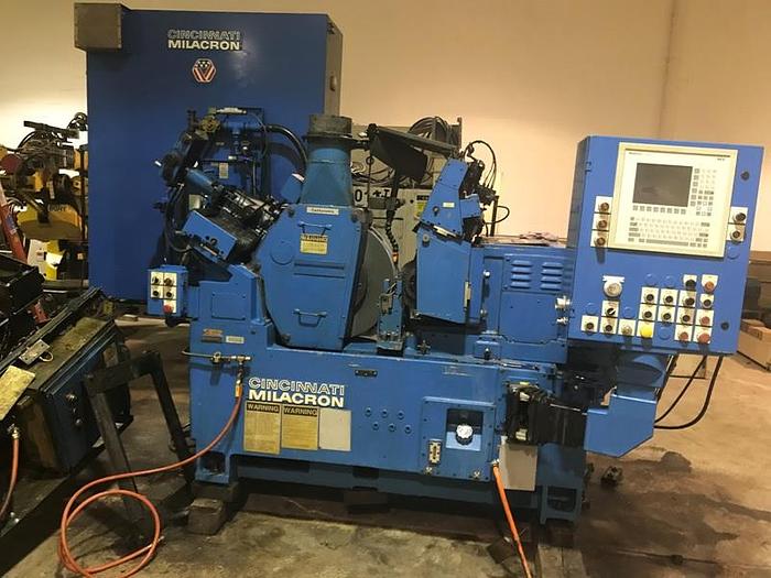 CINCINNATI MODEL 220-8 CENTERLESS GRINDER