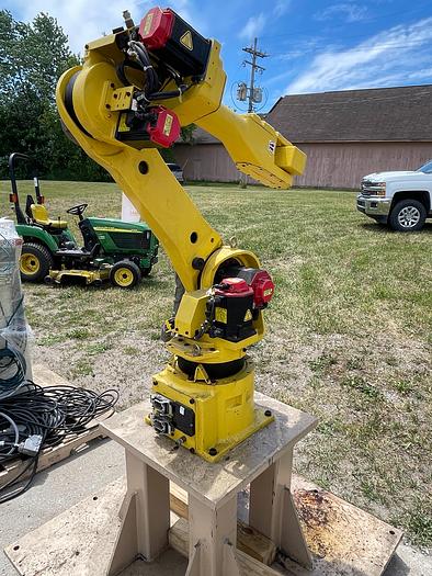 FANUC M16iB/20 6 AXIS ROBOT 20 kg X 1667 mm WITH FANUC R30IA CONTROLLER (SOLD)