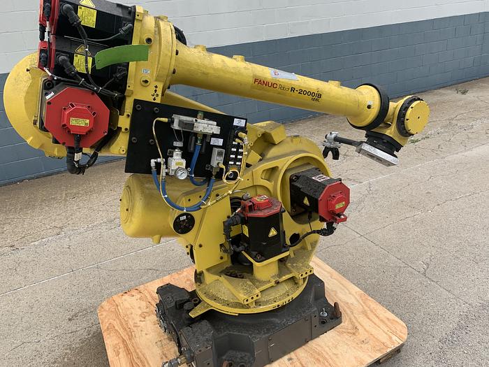 2011 FANUC FANUC R2000iB/125L 6 AXIS ROBOT 125 kg X 3005 mm REACH WITH R30iA CONTROLLER