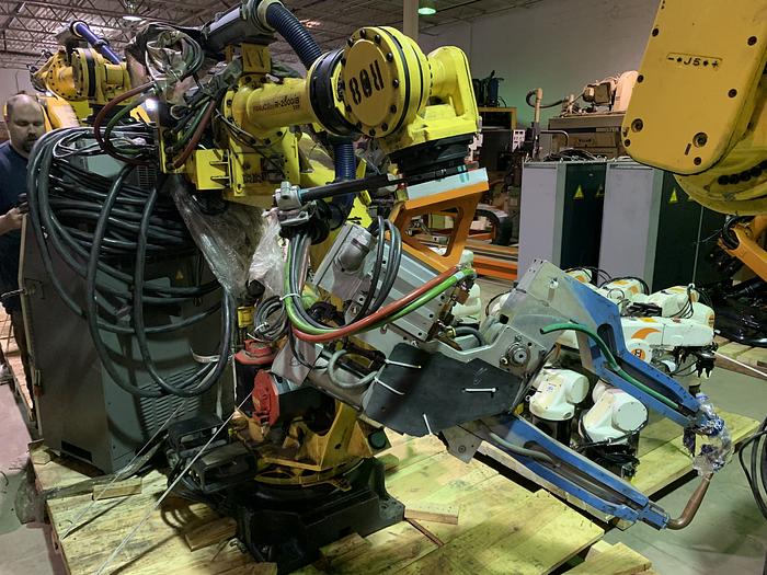 FANUC R2000iB/210F 210KG X 2655MM REACH 6 AXIS CNC ROBOT W/R30iA CONTROLS WITH ARO SERVO GUN