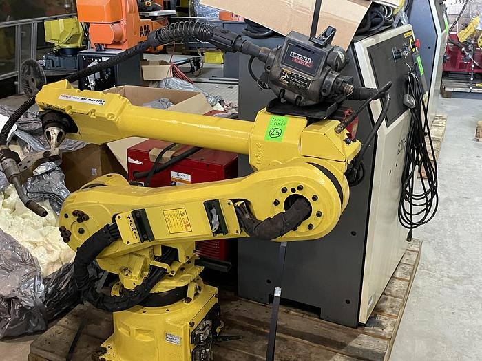 FANUC ARCMATE 120iB/10L MIG WELDING ROBOT WIRE FEEDER, TORCH, LINCOLN POWER WAVE 455M