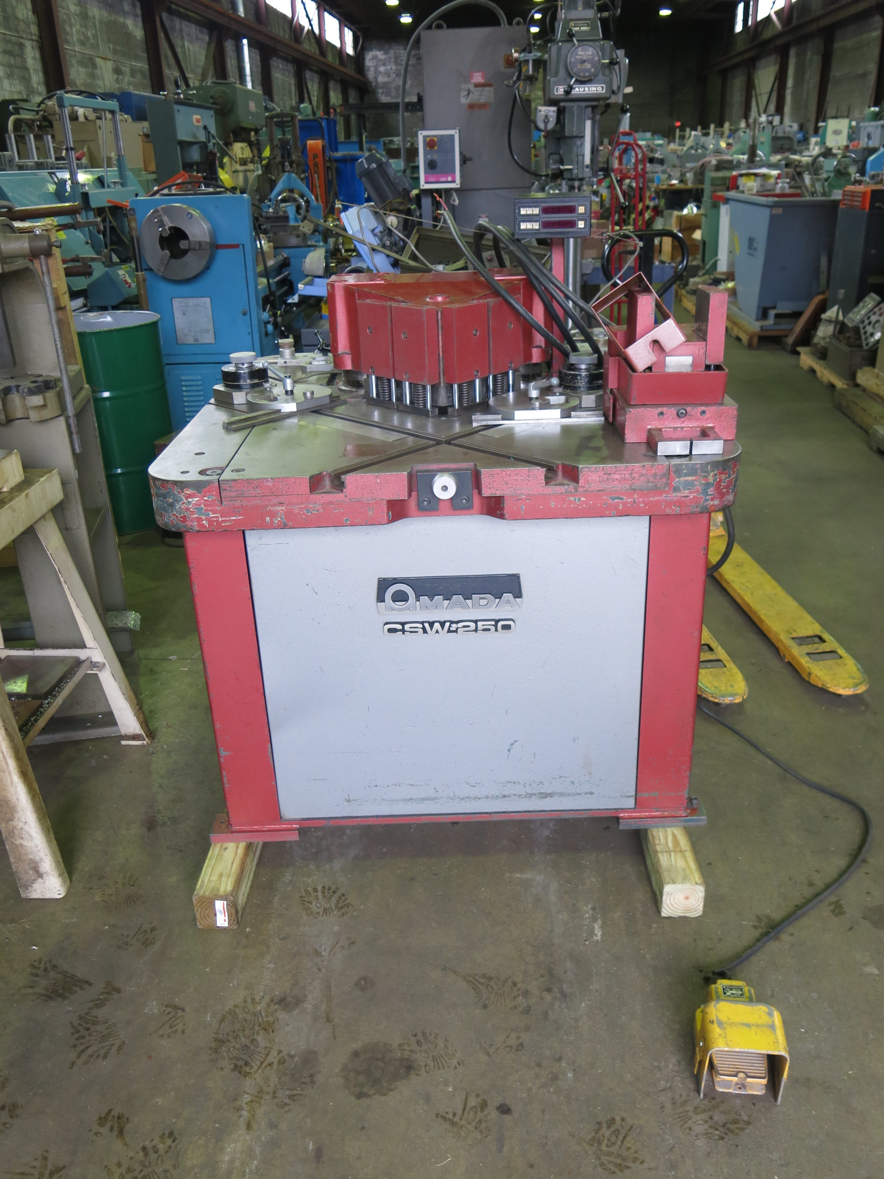 Amada CSW-250 Hydraulic Sheetmetal Notcher with Coping & Radius Heads