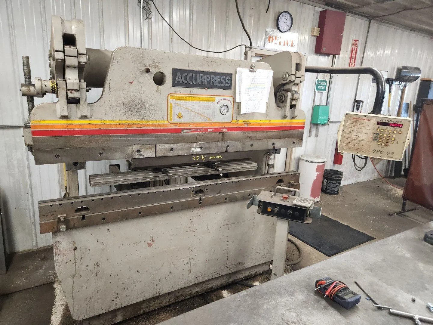 AccurPress Hydraulic press brake. Model 7606