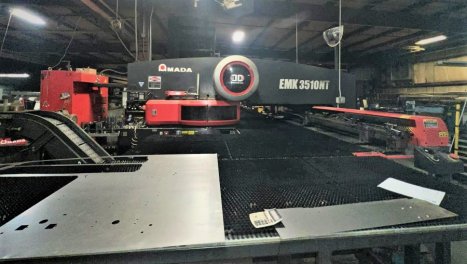 33 TON AMADA EMK3510NT SERVO DRIVEN TURRET PUNCH W/AMADA LOAD/UNLOAD,TOWER,2007   Our stock number: 12473