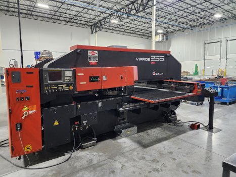 22 TON AMADA VIPROS 255 FANUC 18P,31 STA.,3 A/I, MFG:2000   Our stock number: 12442